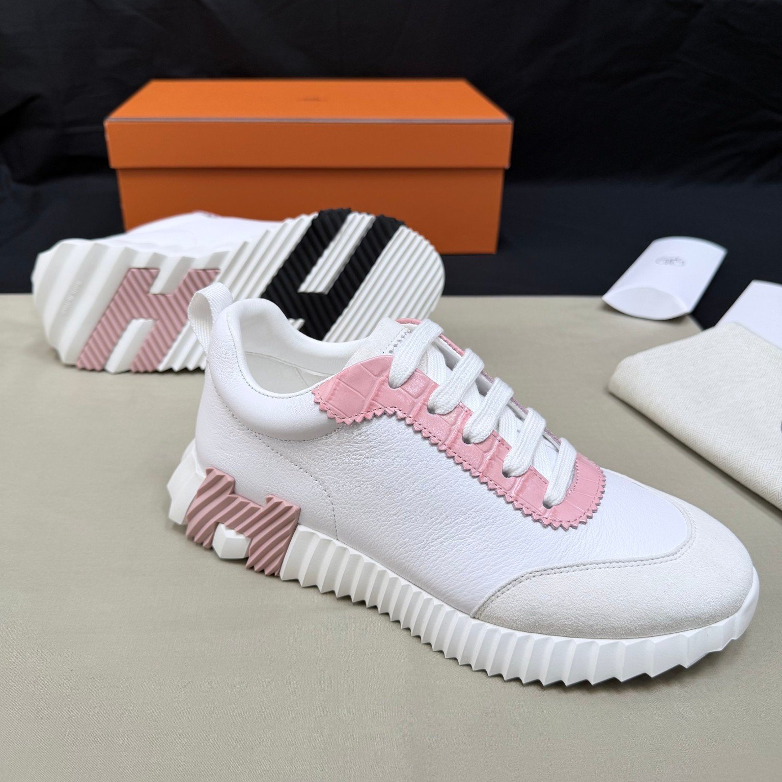 Hermès Bouncing sneakers blanc et rose