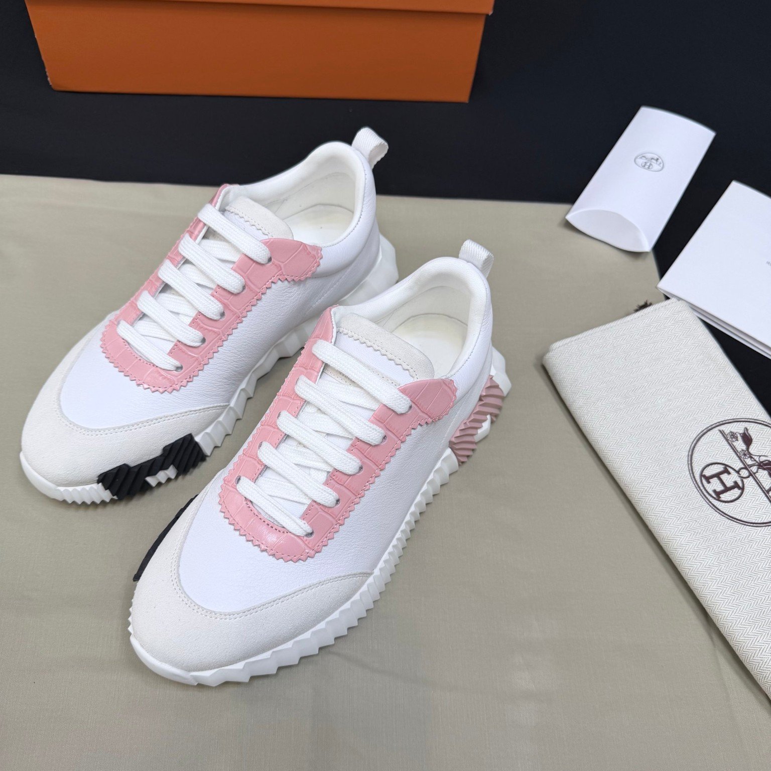 Hermès Bouncing sneakers blanc et rose