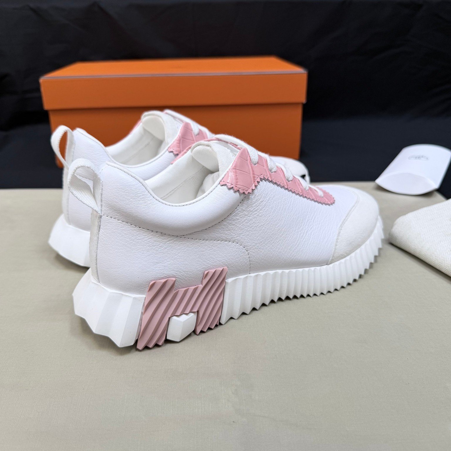 Hermès Bouncing sneakers blanc et rose