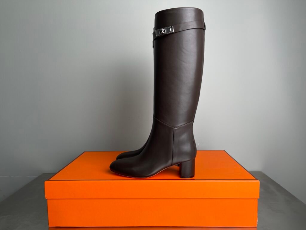Hermès Story 50 bottes en cuir marron ébène