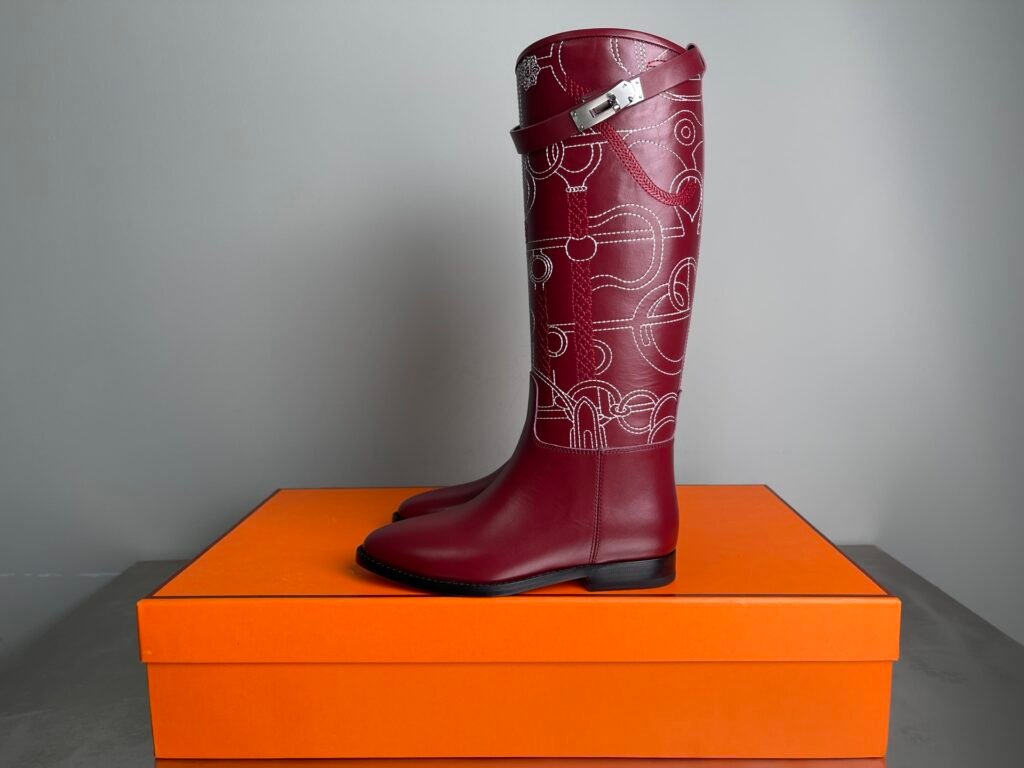 Hermès Story 50 bottes imprimées bordeaux