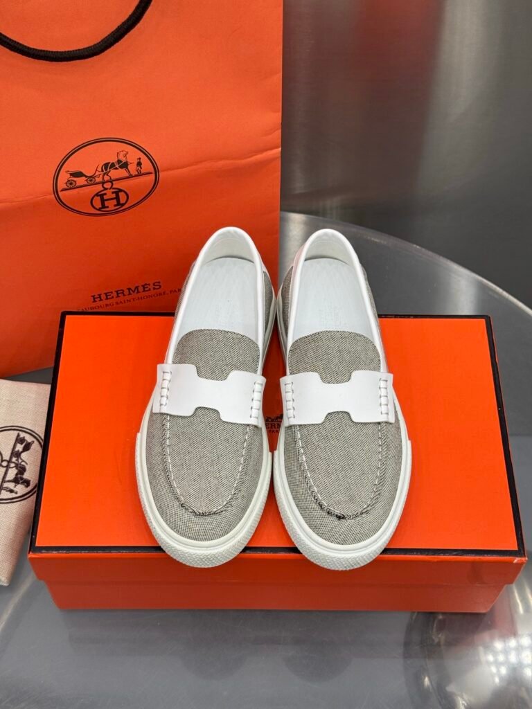 Hermès Job mocassins en toile grise et blanc