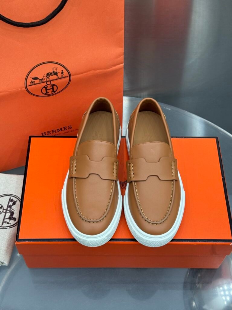 Hermès Job mocassins en cuir camel