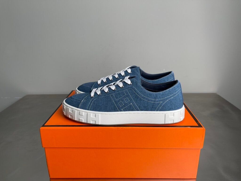 Hermès Baskets basses H en toile bleu denim