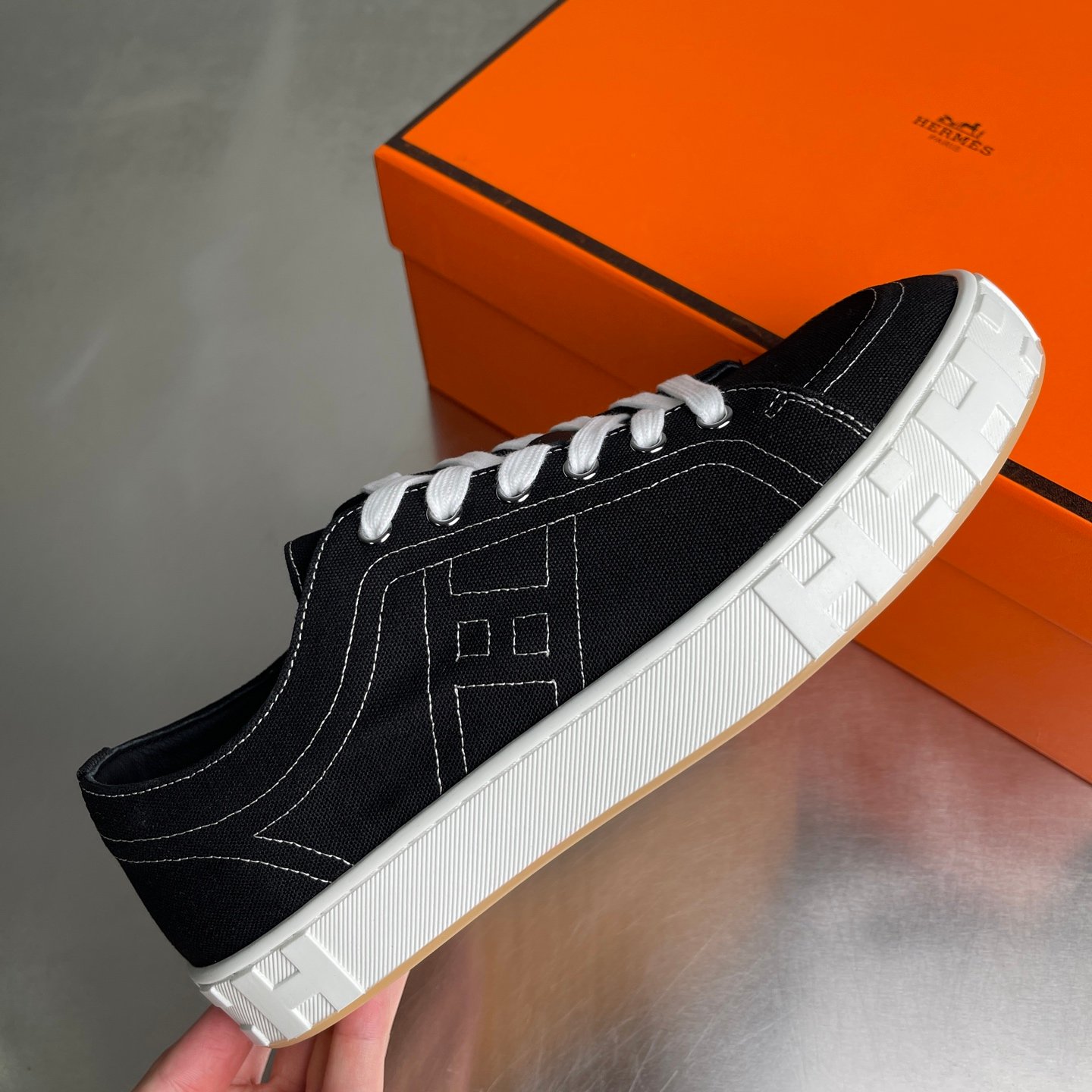 Hermès Baskets basses H en toile noire – Image 4