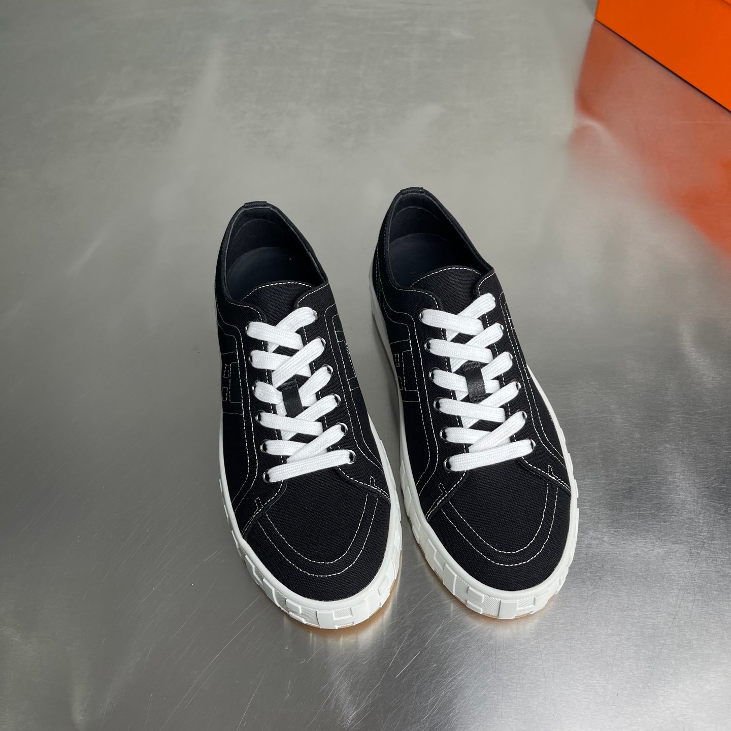 Hermès Baskets basses H en toile noire – Image 6