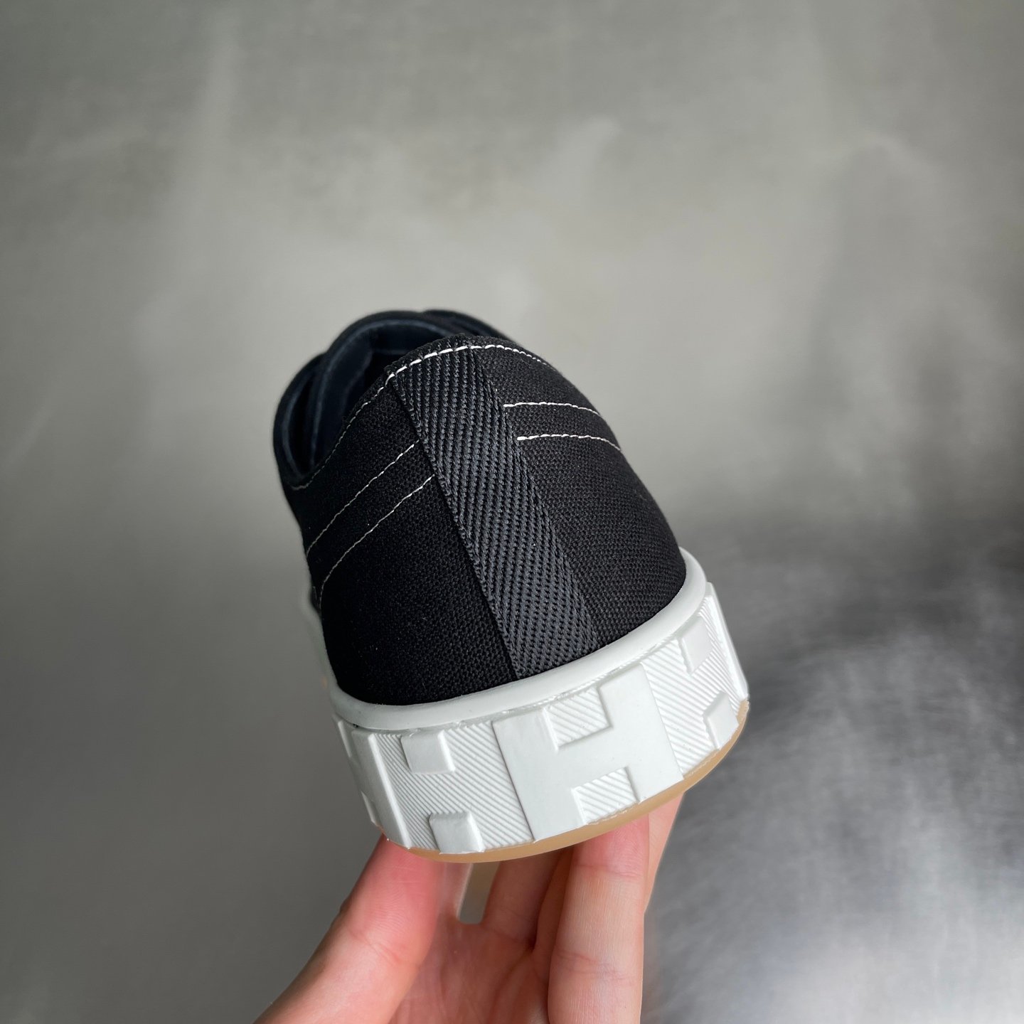 Hermès Baskets basses H en toile noire – Image 7