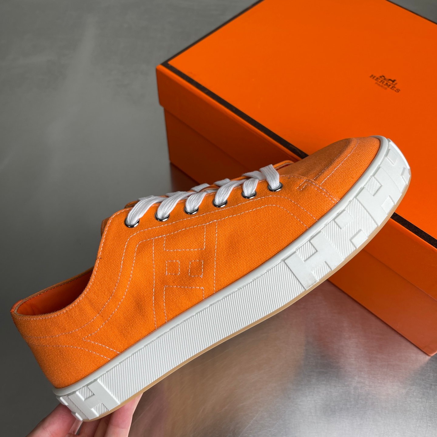 Hermès Baskets basses H en toile orange – Image 4