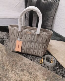 Miu Miu Sac à main matelassé – Gris