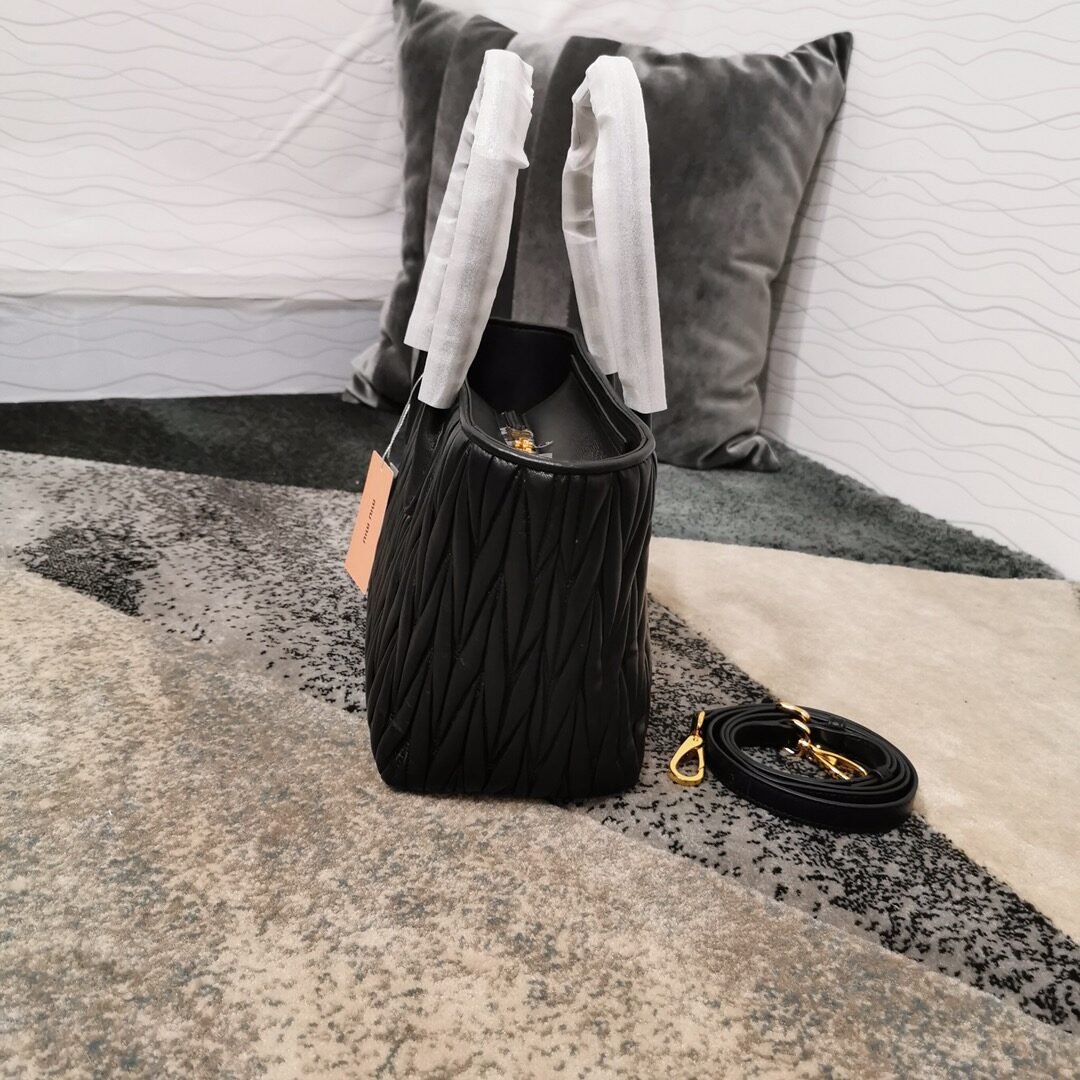 Miu Miu Sac à main matelassé – Noir
