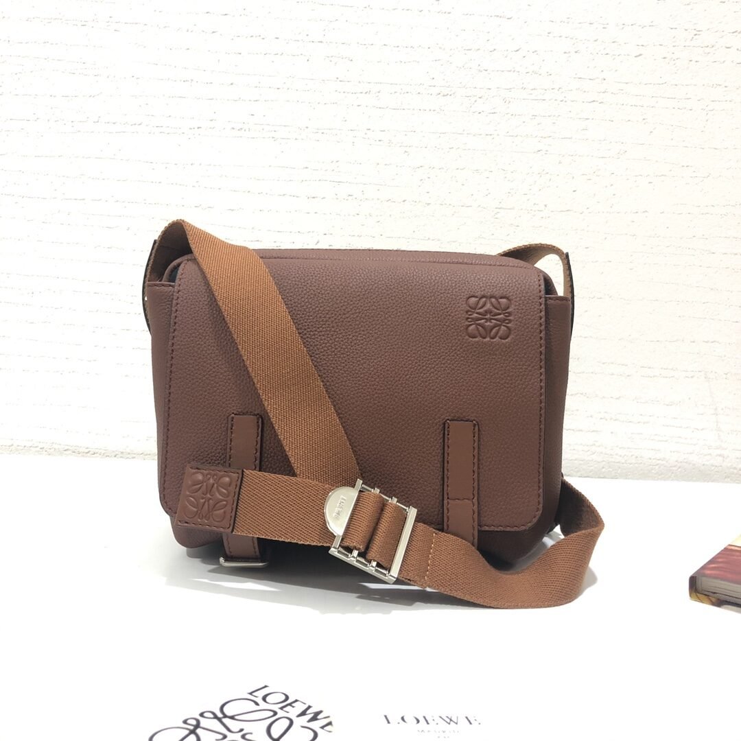 Loewe Military Messenger – Marron