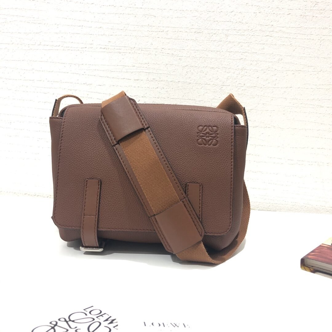 Loewe Military Messenger – Marron