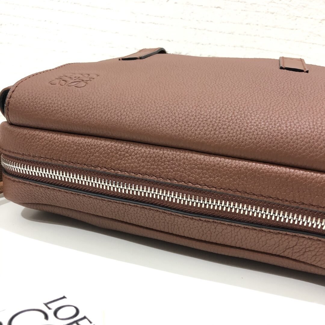 Loewe Military Messenger – Marron