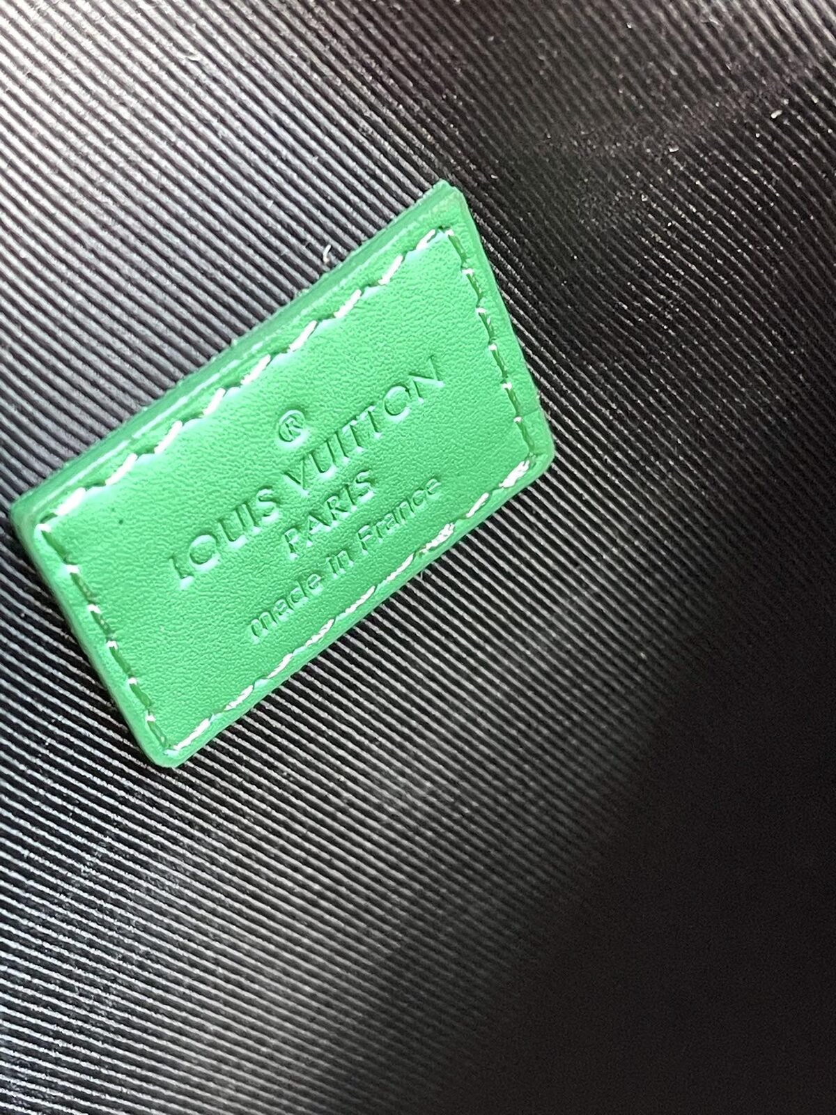 Louis Vuitton Pochette verticale Monogram – Marron et Vert