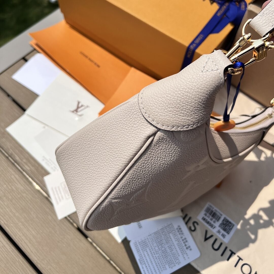 Louis Vuitton Loop Hobo – Blanc cassé