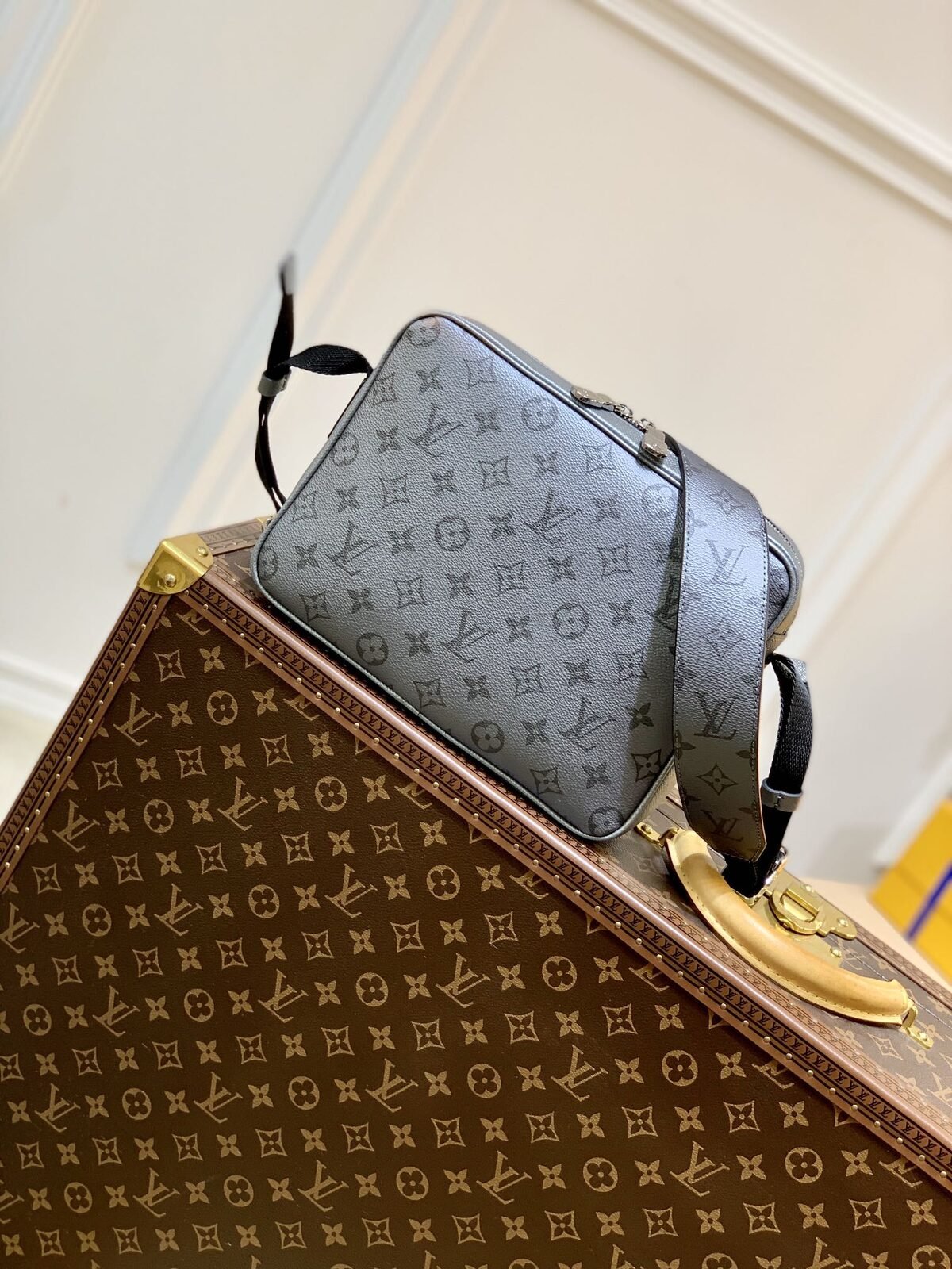 Louis Vuitton Sacoche Trio Monogram – Gris et Noir