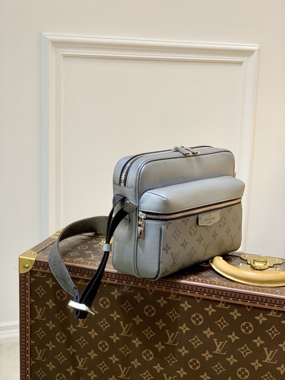 Louis Vuitton Sacoche Trio Monogram – Gris et Noir