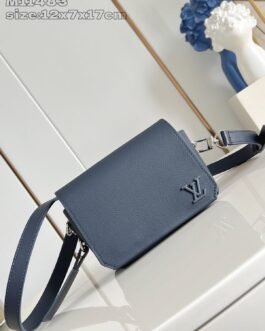 Louis Vuitton Pochette LV en cuir grainé – Bleu nuit