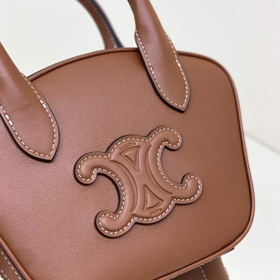 Celine Triomphe Mini – Marron