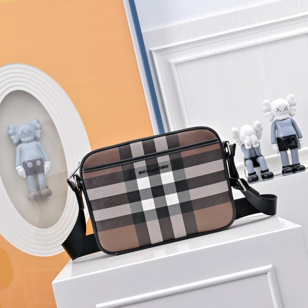 Burberry Check Crossbody Camera Bag 22 × 16 × 9 cm – Beige Check