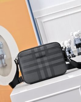 Burberry Check Crossbody Camera Bag 22 × 16 × 9 cm – Gris Check