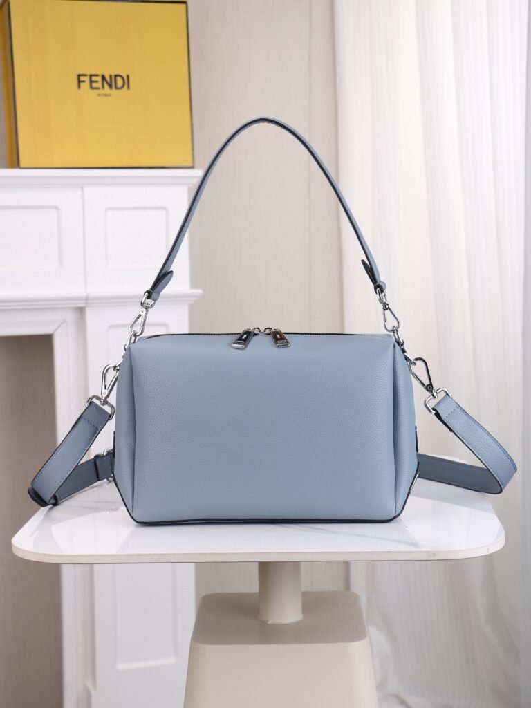 Fendi By The Way Soft Medium 29 × 17 × 13 cm – Bleu Clair