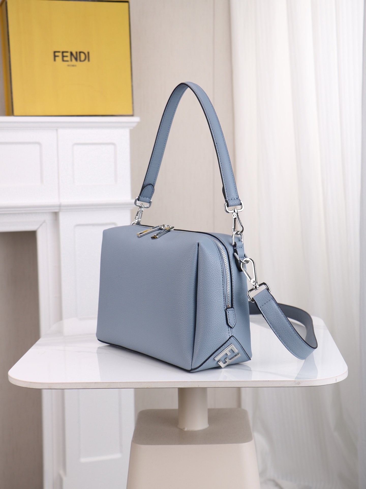 Fendi By The Way Soft Medium 29 × 17 × 13 cm – Bleu Clair – Image 2