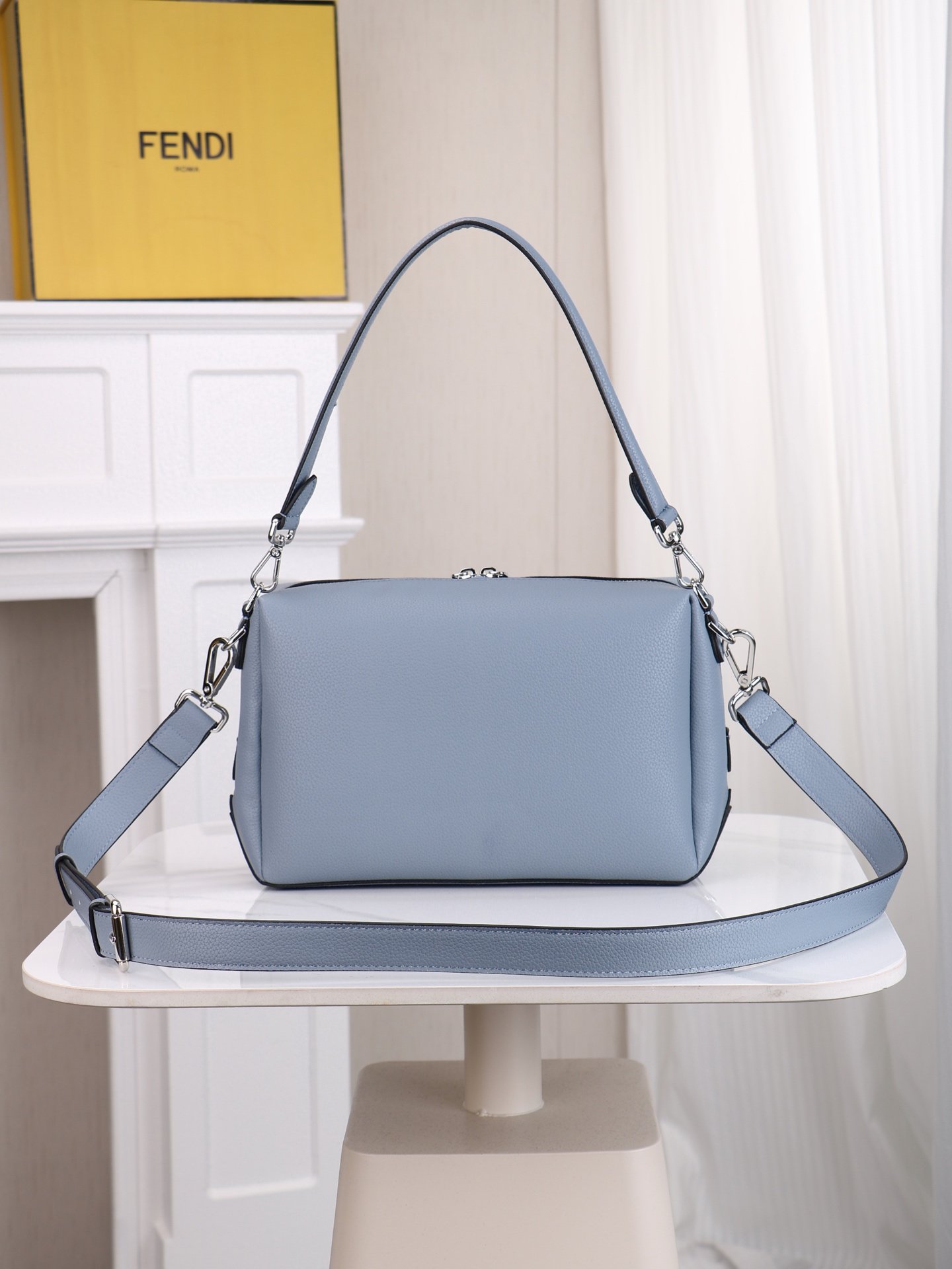 Fendi By The Way Soft Medium 29 × 17 × 13 cm – Bleu Clair – Image 3