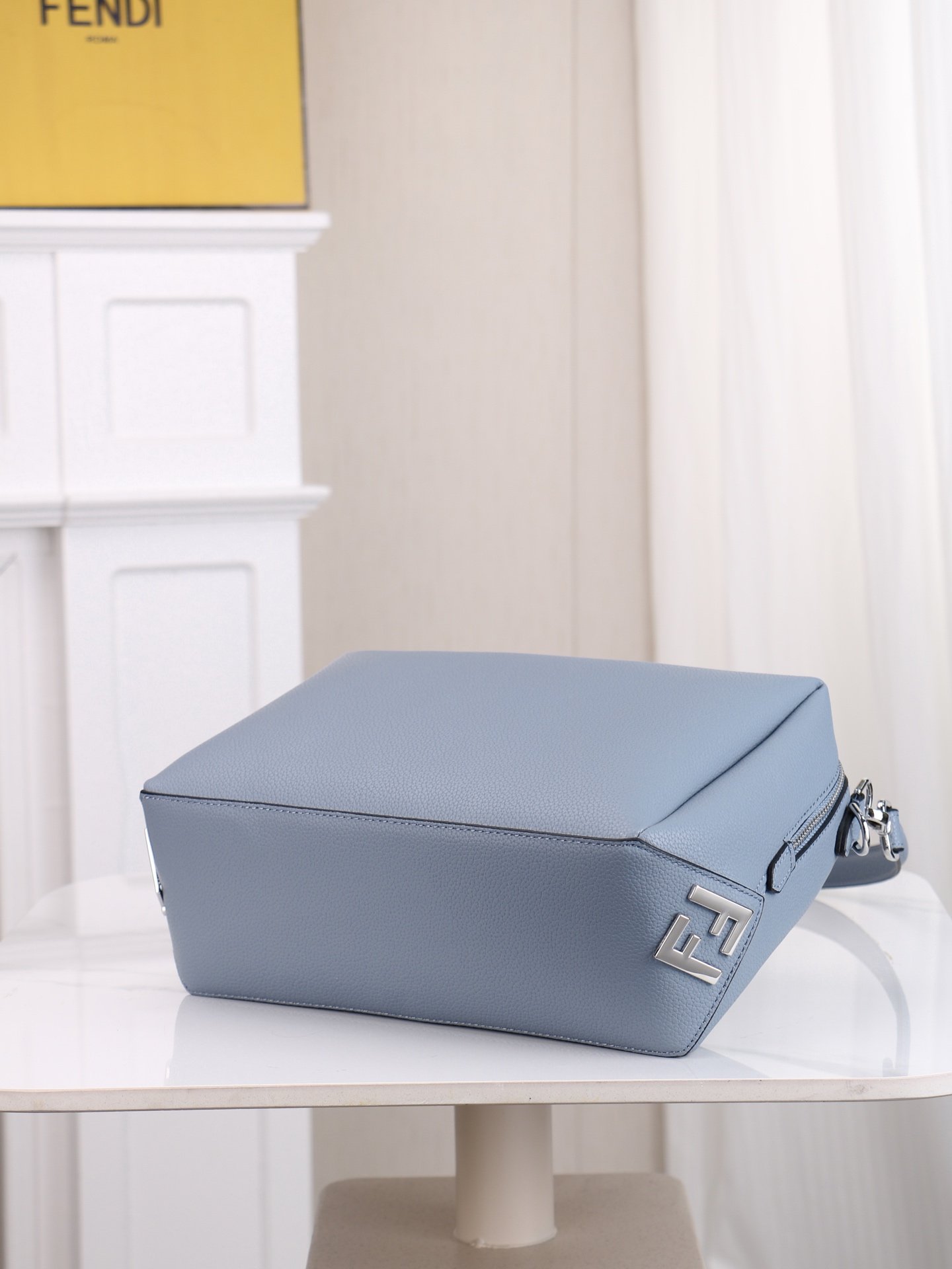Fendi By The Way Soft Medium 29 × 17 × 13 cm – Bleu Clair – Image 4