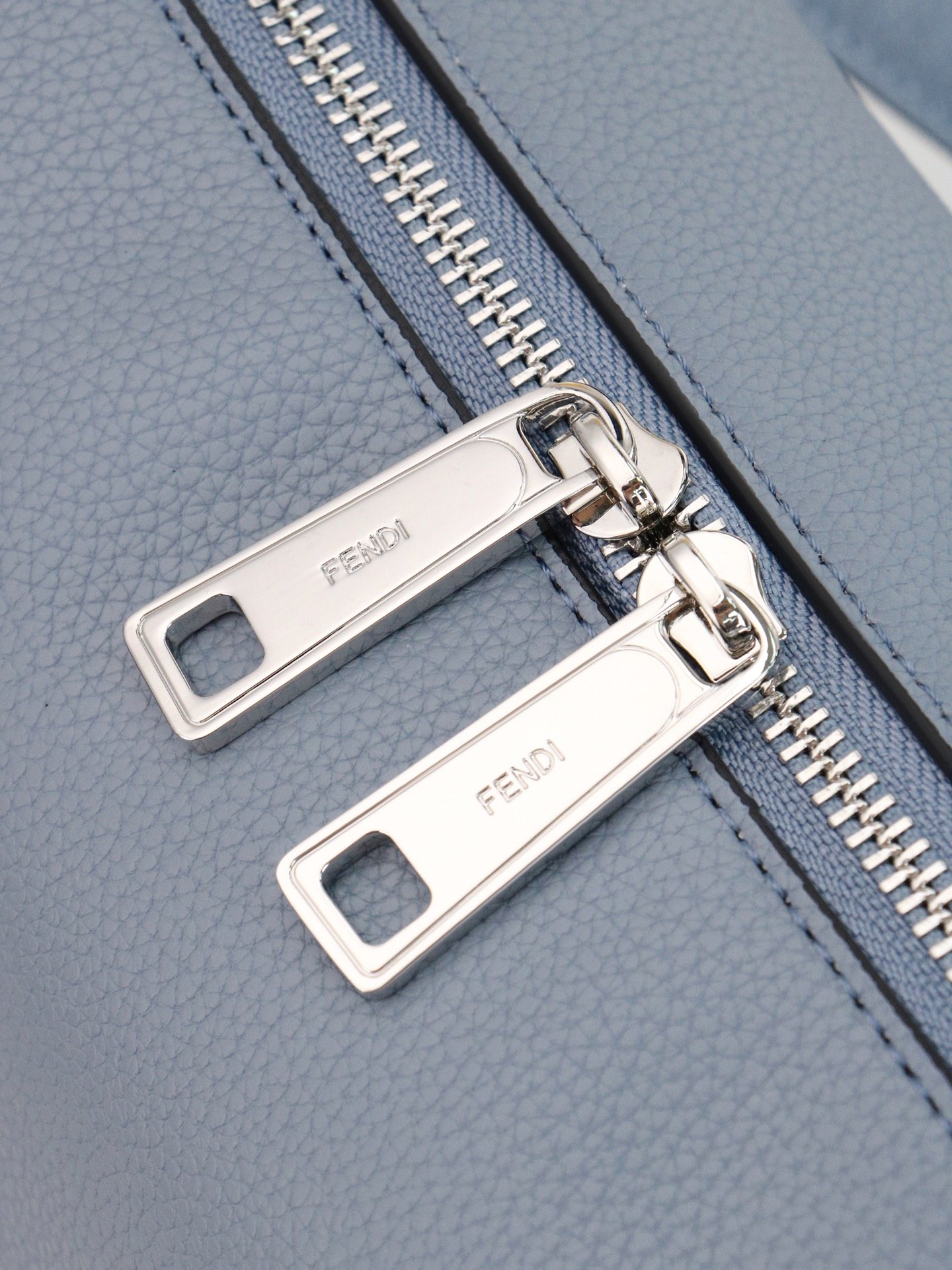 Fendi By The Way Soft Medium 29 × 17 × 13 cm – Bleu Clair – Image 6