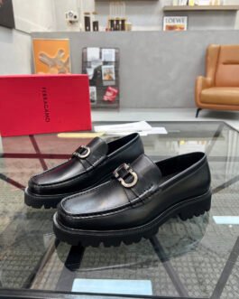 Ferragamo Mocassins Gancini à semelle crantée noir