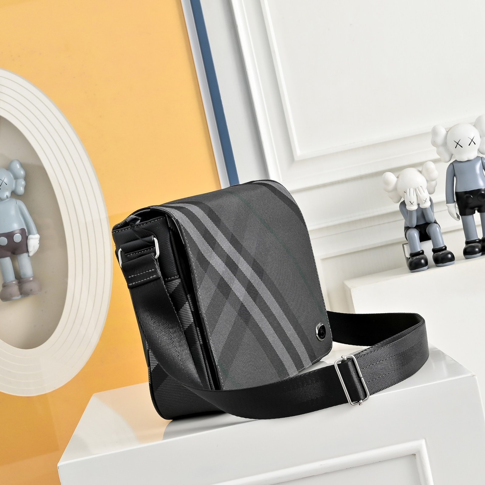 Burberry Sacoche London Check noire