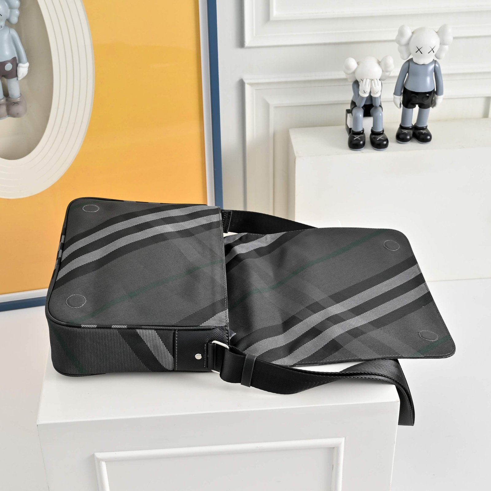 Burberry Sacoche London Check noire