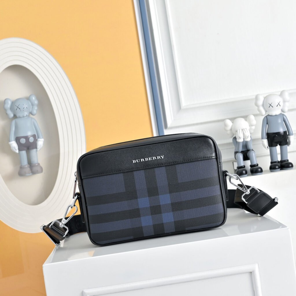 Burberry Sacoche Check bleu marine