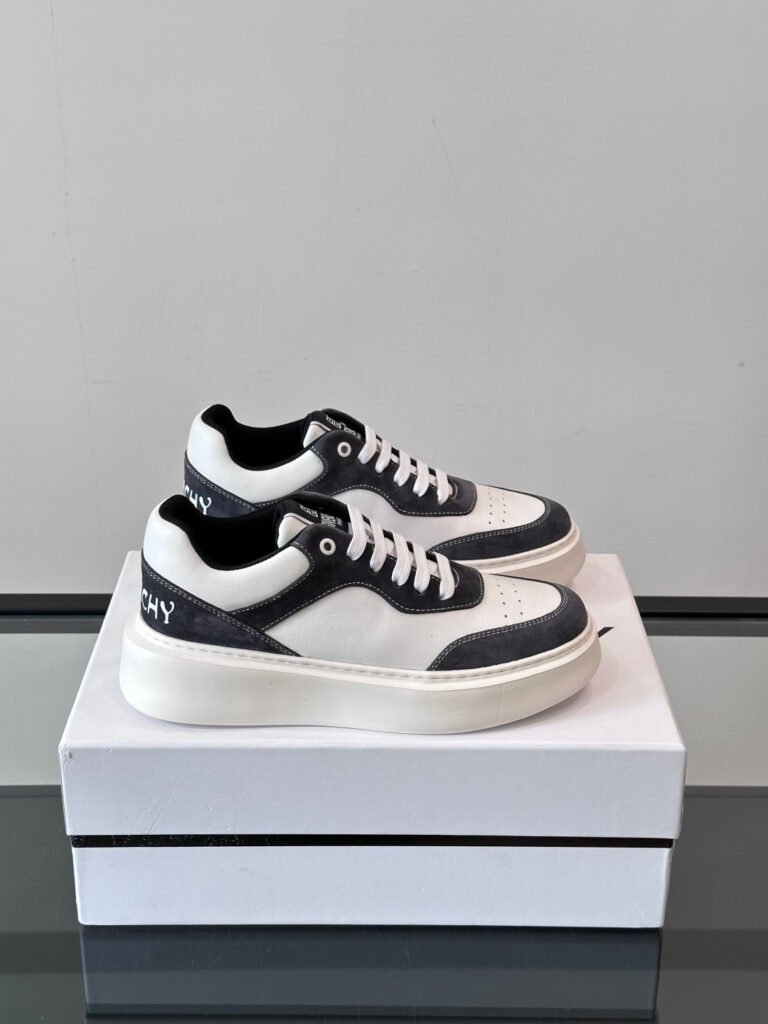 Givenchy Baskets basses 4G noir et blanc