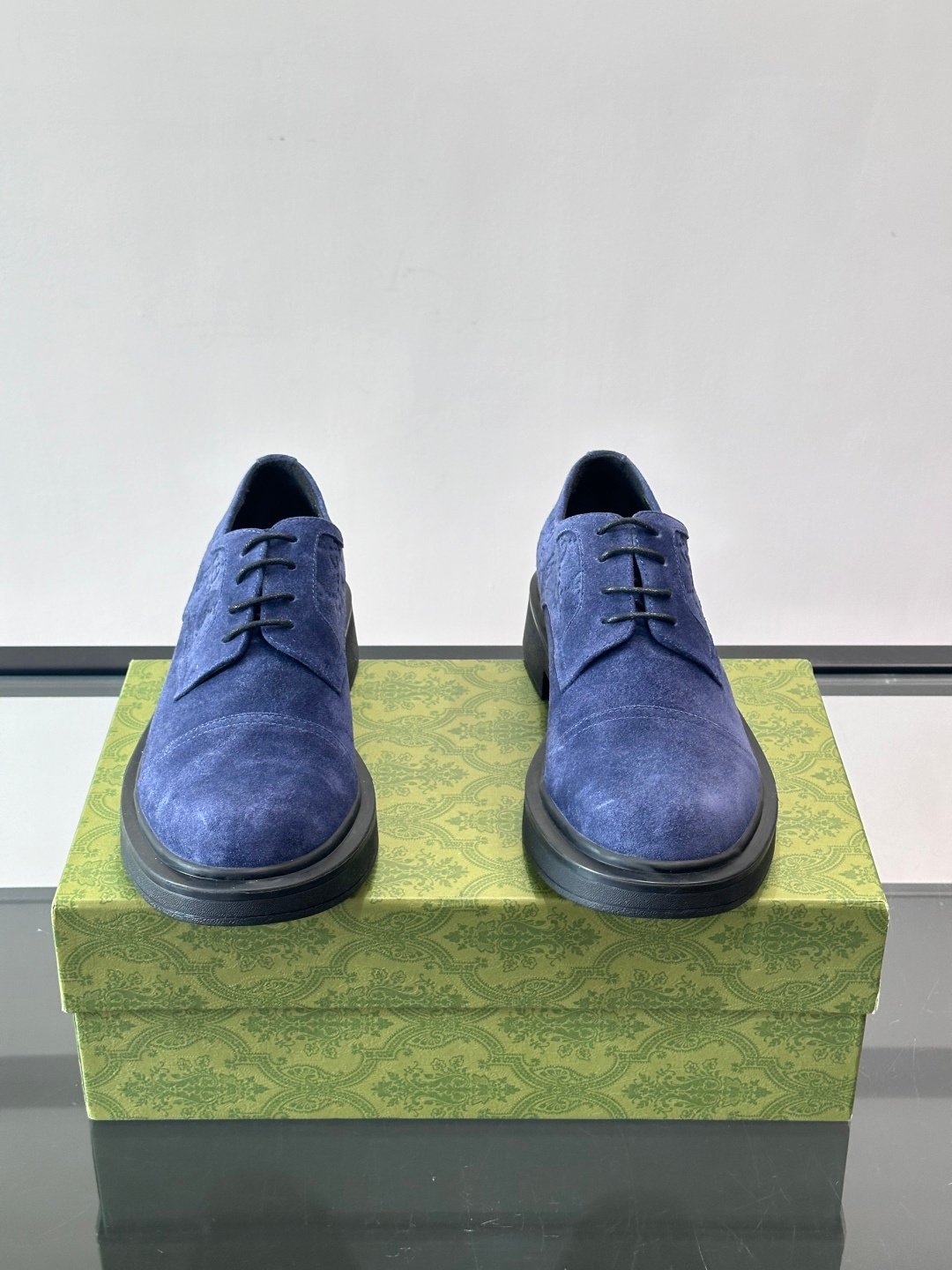 Gucci Derby en daim bleu – Image 2