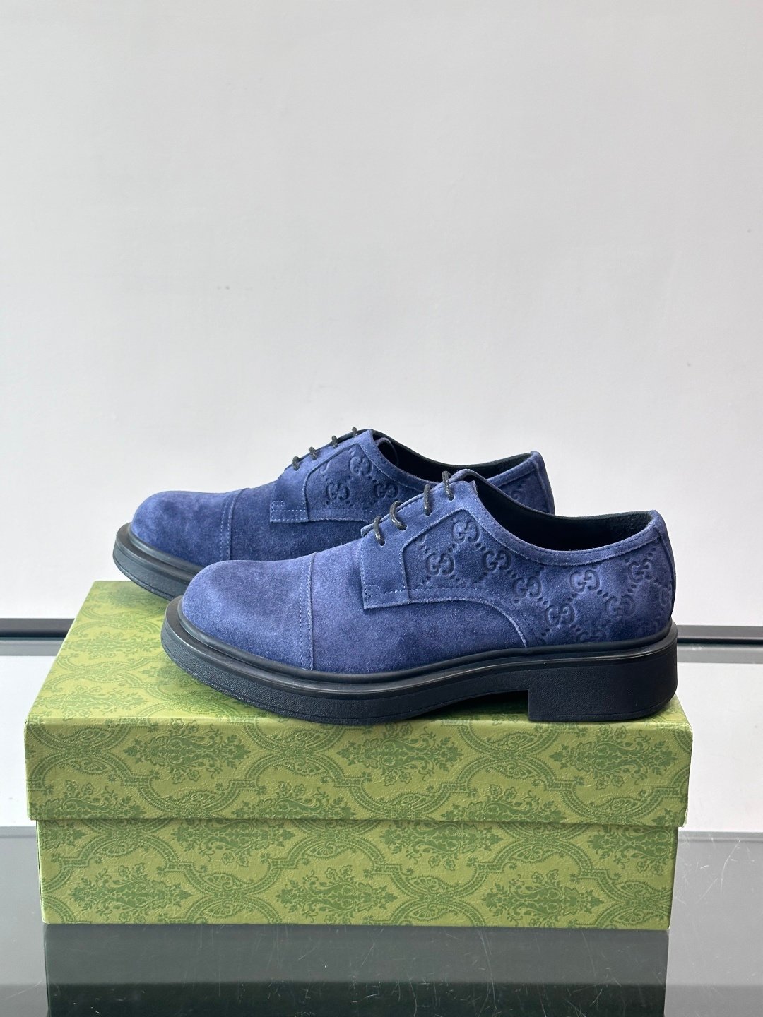 Gucci Derby en daim bleu – Image 3