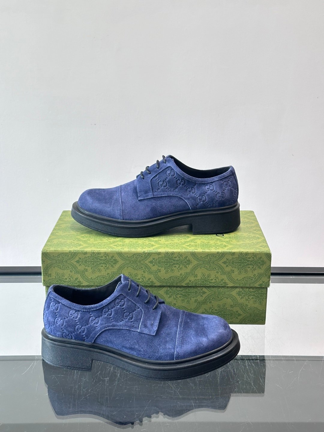 Gucci Derby en daim bleu – Image 4