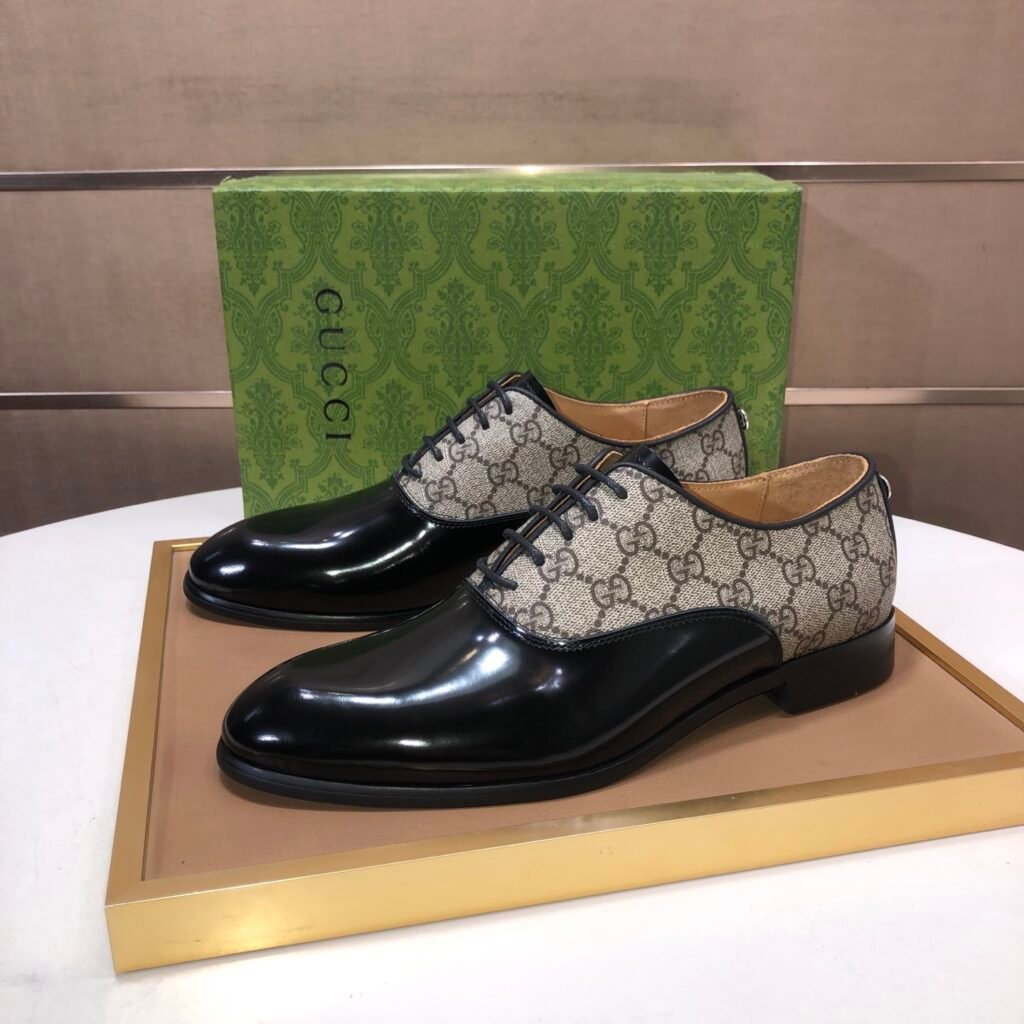 Gucci Derby GG Supreme beige et noir