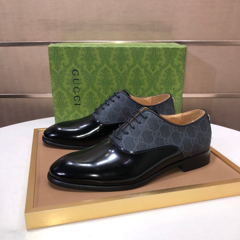 Gucci Derby GG Supreme bleu et noir