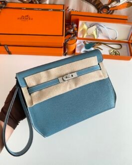 Hermès Kelly Messenger PM 27 × 19 × 10 cm – Bleu Ciel