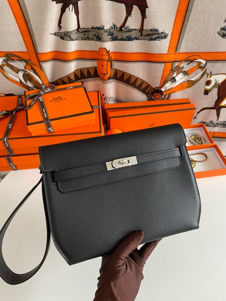 Hermès Kelly Messenger PM 27 × 19 × 10 cm – Bleu Marine
