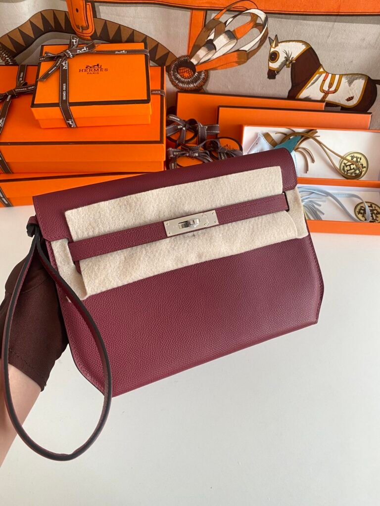 Hermès Kelly Messenger PM 27 × 19 × 10 cm – Bordeaux