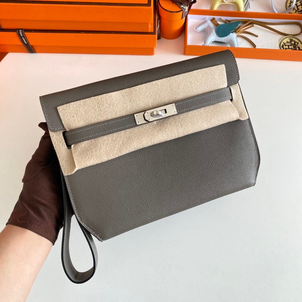 Hermès Kelly Messenger PM 27 × 19 × 10 cm – Étoupe