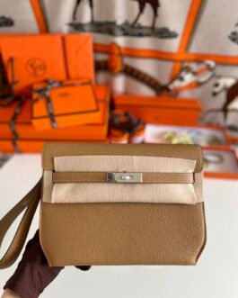 Hermès Kelly Messenger PM 27 × 19 × 10 cm – Gold / Camel
