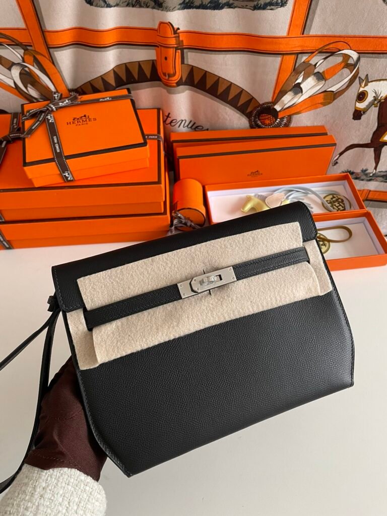Hermès Kelly Messenger PM 27 × 19 × 10 cm – Noir