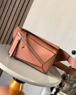 Loewe Small Puzzle Bumbag 24 × 16 × 10 cm – Corail / Cognac