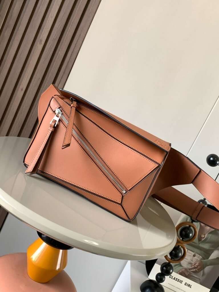 Loewe Small Puzzle Bumbag 24 × 16 × 10 cm – Corail / Cognac