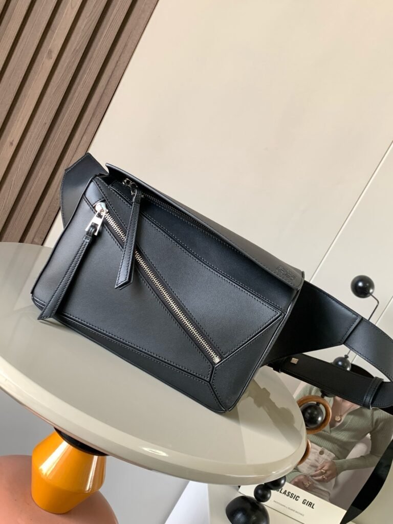Loewe Small Puzzle Bumbag 24 × 16 × 10 cm – Noir