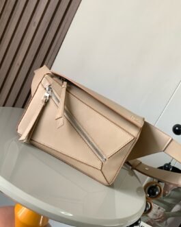 Loewe Small Puzzle Bumbag 24 × 16 × 10 cm – Sable / Beige